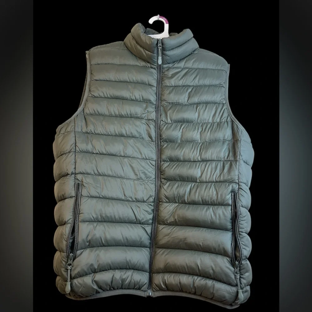 Quilted Men's Green Puffer Vest Size Small #44